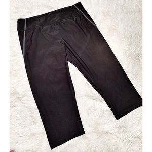 3/$30 VOGO Athletic Cropped Pants
